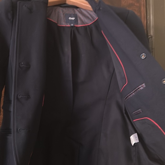 Gap cotton/spandex, lined navy blazer with brushed gold buttons. - Picture 4 of 8